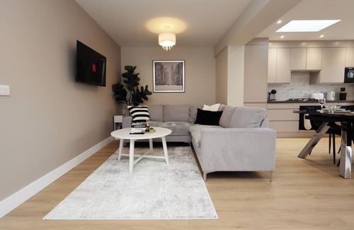 Cribbs Causeway House | Enjoyable 5-bedroom building in tranquil Patchway neighborhood