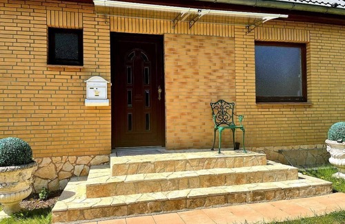 Seevetal Apartment | Exclusive apartment . Top renov . Including garden .