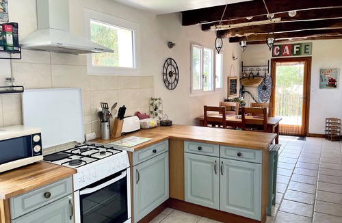 Cendrieux House | Exclusive use of Pool - 2 Bedrooms - en suite - sleeps up to 5
