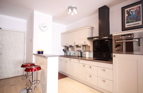 Vinohrady Apartment | Exclusive Vinohrady Location - Charming 2 Bedroom/2 Bathroom w/Balcony &Elevator