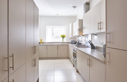 Milton Keynes House | Executive 4 bed/3 bath town house in Central Milton Keynes