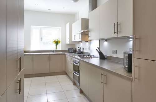 Milton Keynes House | Executive 4 bed/3 bath town house in Central Milton Keynes