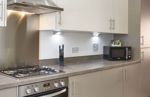 Milton Keynes House | Executive 4 bed/3 bath town house in Central Milton Keynes