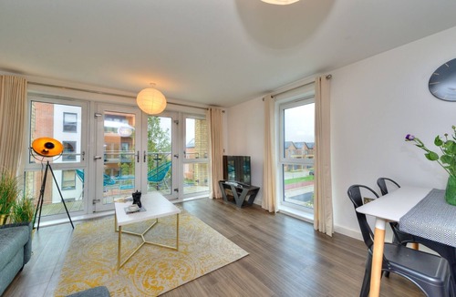 Milton Keynes Apartment | Executive Oakgrove Apartment by Pay As U Stay