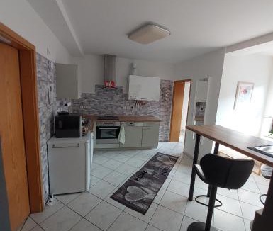 Elxleben Apartment | Exklusives Appartement 5 km von Erfurt, mit Kaffeevollautomat, TV, WLAN, Boxspringbett, Schlafsofa und Einkaufsmöglichkeiten, sehr gute Anbindung zur A71 und A4, kostenloser öff Parkplatz für PKW und Transporter