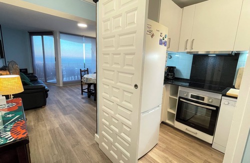 Canyelles Apartment | EXPECTACULAR 180° VIEWS, Pool, Best Quality Barbecue, Service, Parking.