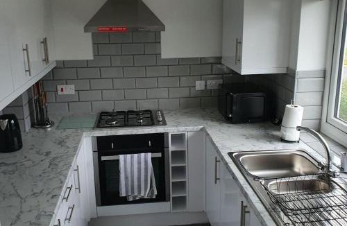 Harlington Apartment | Exquisite and Modern 2 bed Maisonette