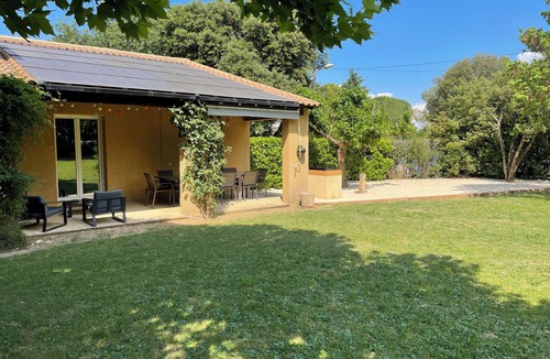 Collias Villa | Family villa for 10 people/large private pool/large garden