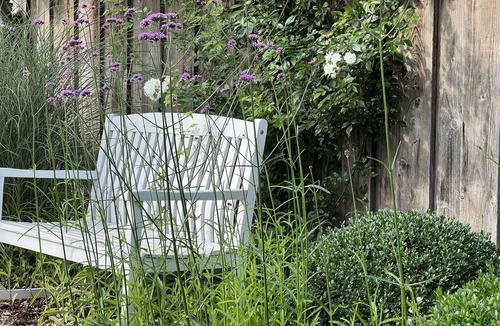 Bosau Apartment | Ferienwohnung mit Weitläufigen, Parkähnlichen Garten, Pavillon und Bouleplatz