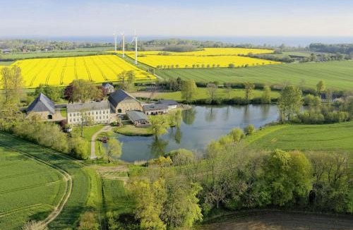 Steinberg House | Ferienwohnungen Herrenhaus Gut Oestergaard