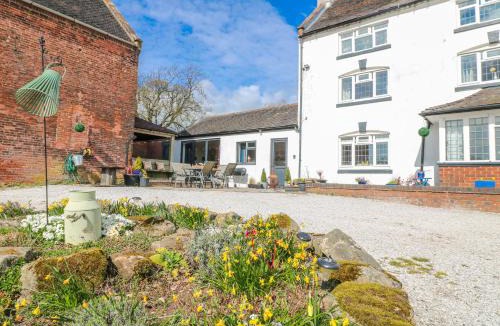 Forsbrook House | Fields Farm