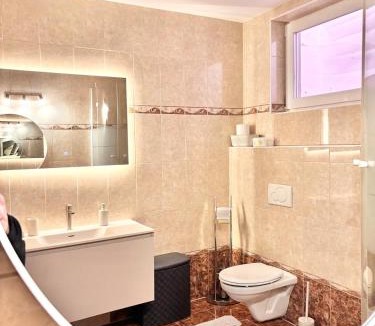 Molbling Apartment | Flower House - Souterrain with Garden