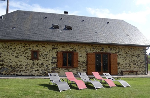 Astugue House | Former sheepfold renovated with beautiful view of the Pyrenees ideal for the family