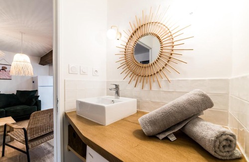 Saint-Jean-Saint-Maurice-sur-Loire Apartment | Hébergement à la campagne - village en bord de lac