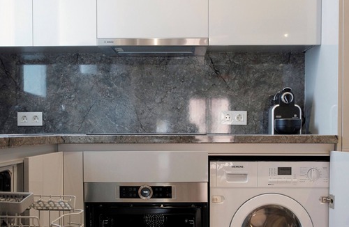 Alfalfa Apartment | Free WIFI/AC Buen Suceso Apartment, right in the city center, at Metropol square