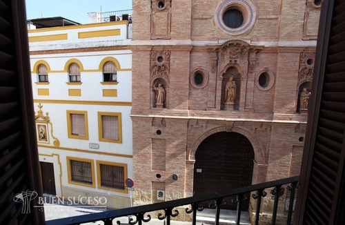 Alfalfa Apartment | Free WIFI/AC Buen Suceso Apartment, right in the city center, at Metropol square