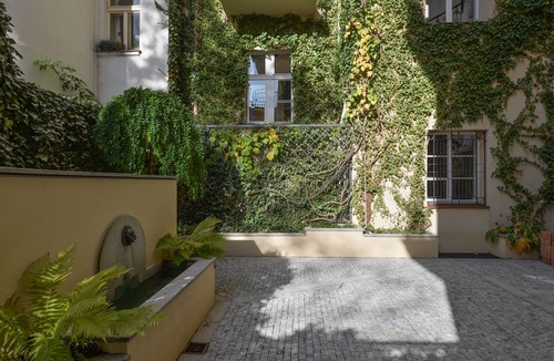 Smichov Apartment | FRESCO APT. WALK TO CHARLES BRIDGE