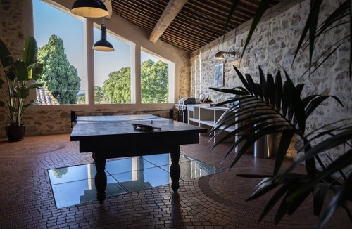 Le Somail Apartment | Fully furnished 4 bedroom/4 bath weekly vacation rental with pool and terraces.