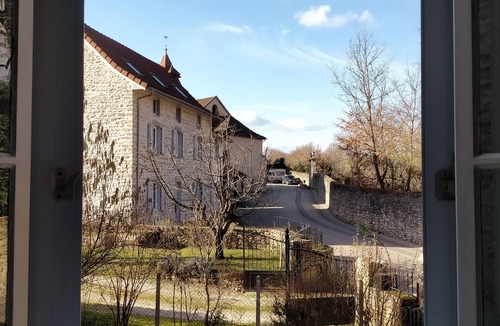 Vertrieu House | Fully furnished, quiet location