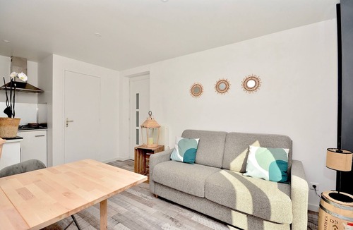 Saint-Didier-sur-Chalaronne Apartment | Gîte le Mizériat - Appartement avec piscine privée