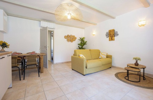 Eyguieres Apartment | Gîte au Cœur des Alpilles in Eyguières