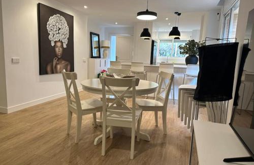 Gava House | Gavà Mar: Villa Lujo 6 Pax
