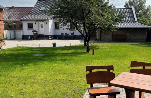 Plattenburg Apartment | Gemütliche Landhaus-ferienwohnung mit Direktem Wasserzugang in Groß Leppin