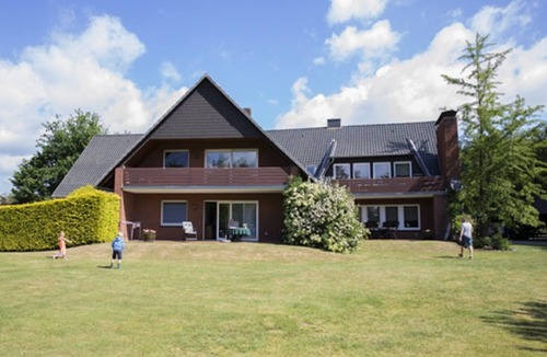 Lembruch Apartment | Generously equipped and very spacious family holiday apartment (1)