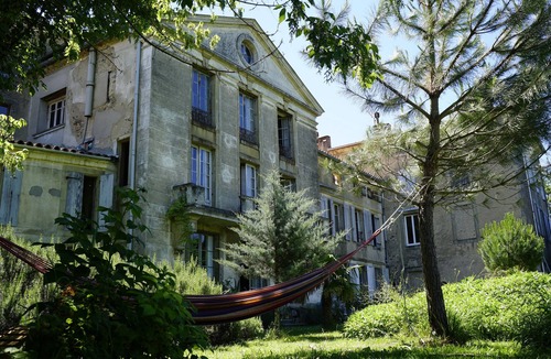 Chalabre Apartment | Gertrud's Suite - suite in shared Village Chateau