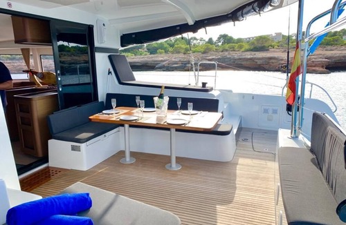 Playa d'en Bossa Boat Rental | Get to know Ibiza from the crystalline and transparent waters of its coves and beaches.