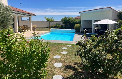 Saint-Andeol-le-Chateau House | Gite BamBou avec piscine