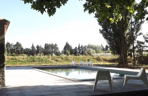 Cavaillon House | Gîte in a Mas in the countryside at the foot of the Luberon. terrace, swimming pool and barbecue.