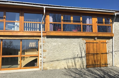 Camarade Cottage | Gite in a renovated barn with swimming pool and views of the Pyrenees