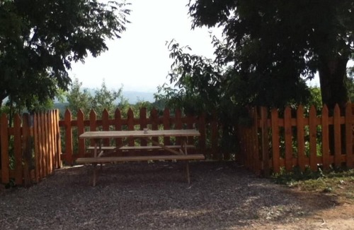 Camarade Cottage | Gite in a renovated barn with swimming pool and views of the Pyrenees