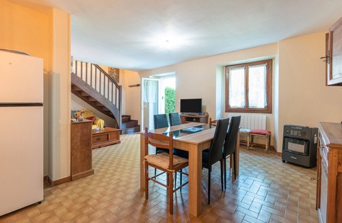 Artalens-Souin House | Gîte in Foraine Barn – Stream with Mountain View, Private Terrace and Wi-Fi