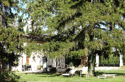 Cabannes House | Gîte 'Le Gite Au Coin Du Feu' with Private Terrace, Wi-Fi and Air Conditioning