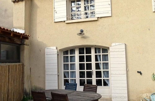 Cabannes House | Gîte 'Le Gite Au Coin Du Feu' with Private Terrace, Wi-Fi and Air Conditioning