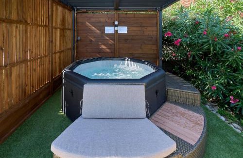 Alzonne House | Gite STANDING climatisé avec piscine chauffée et SPA PRIVATIF