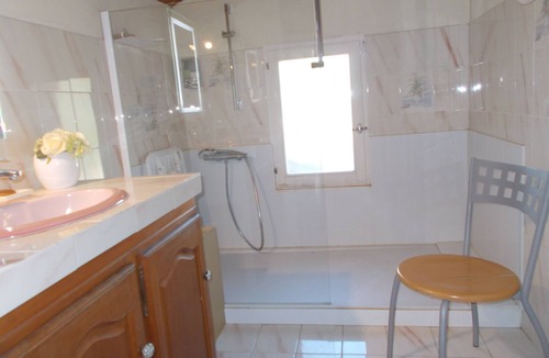 Jonquerettes Bed & Breakfast | Gite with swimming pool and patio.