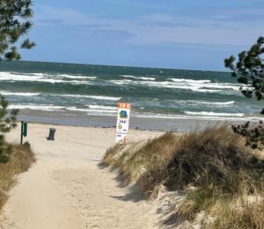 Trassenheide House | Glücklich am Strand - Ruhe im Kiefernwald mit Terrasse & Hund willkommen