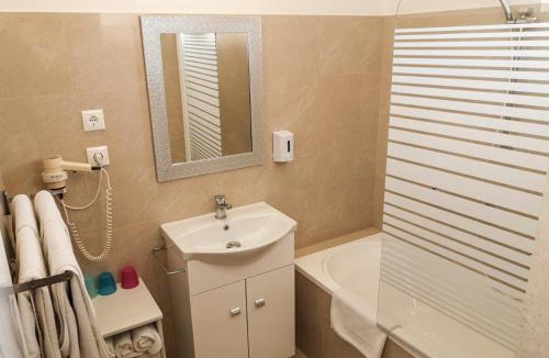 Gellert Hill Apartment | Gold Apartments