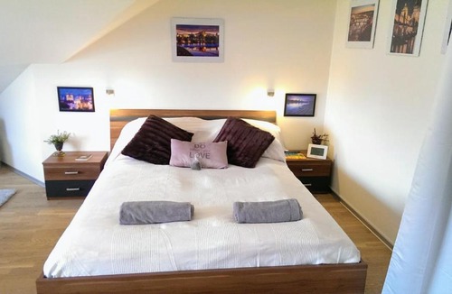 Dejvice Apartment | Gorgeous Flat Amazing Location Walking dist Castle