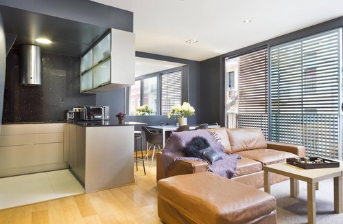 la Vila de Gracia Apartment | Gràcia: Cozy duplex with shared pool + terrace