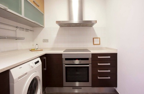 El Poble-sec Apartment | Gran Via modern and bright 3BD with terrace