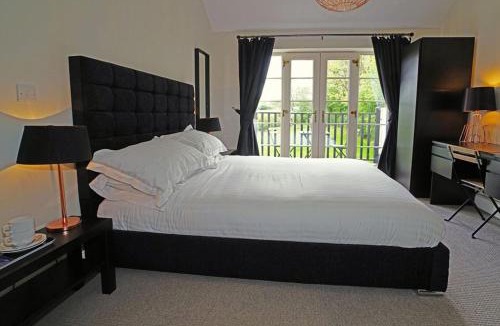 Hever Bed & Breakfast | Greyhound Hever