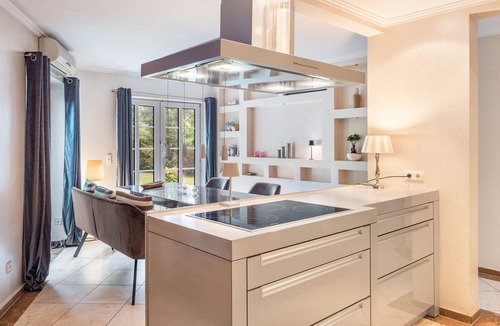 Bergedorf House | Guesthouse 'Dream House' with Private Terrace, Wi-Fi, and Air Conditioning