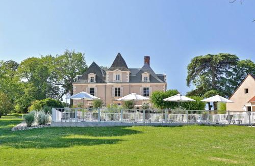 Rouffignac-Saint-Cernin-de-Reilhac Hotel | Hôtel & Restaurant - Le Manoir des Cèdres - piscine chauffée et climatisation