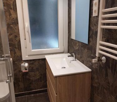 Iralabarri House | Habitación en apartamento con zonas comunes compartida H2
