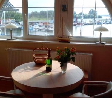 Karlshagen Apartment | Hafenidyll mit Wasserblick