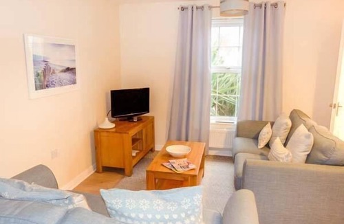 Camber Cottage | HAKUNA MATATA, pet friendly, country holiday cottage in Camber